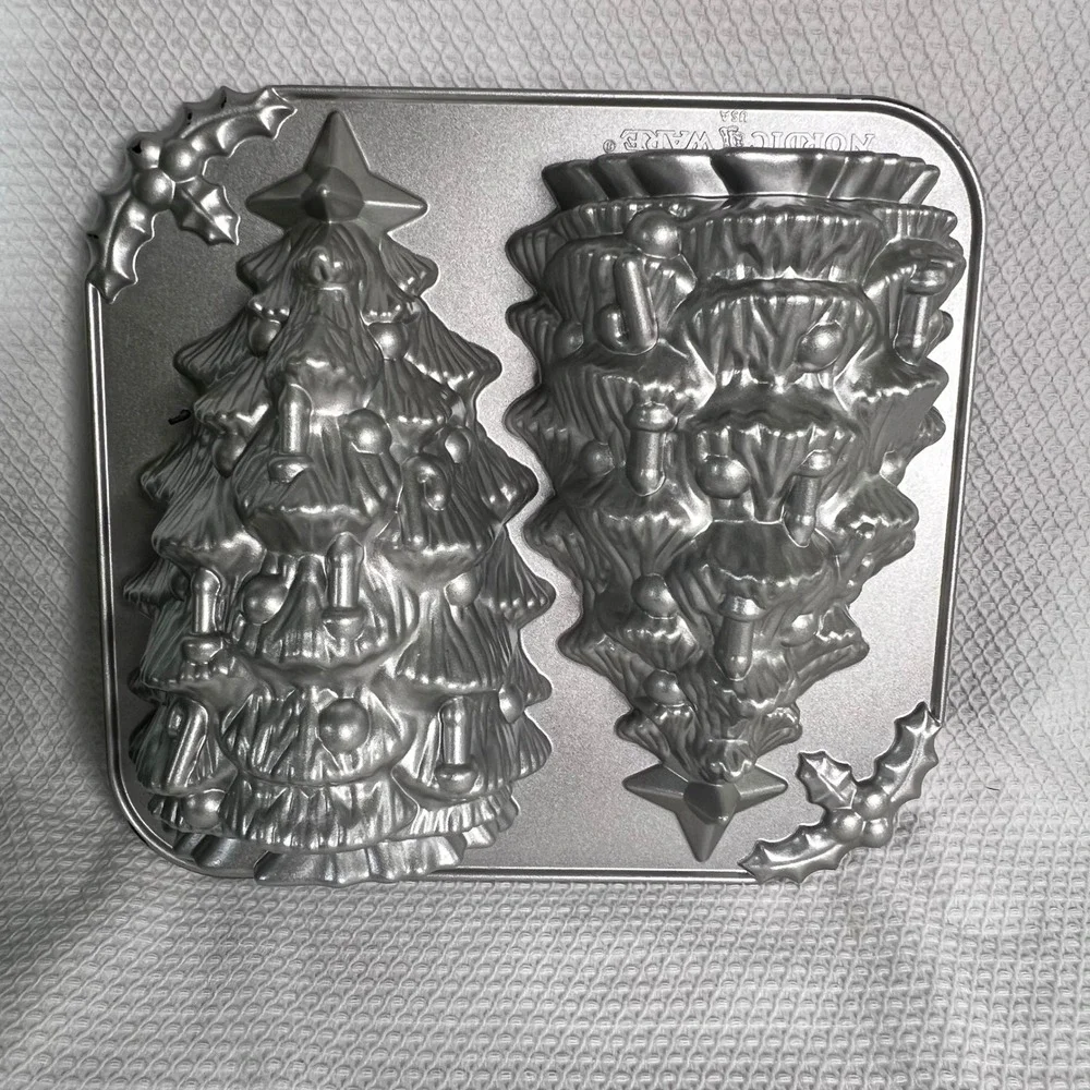 Nordic Ware Christmas Tree Cake‎ Pan 3D Stand Up Cast Aluminum 9 Cup Holiday USA